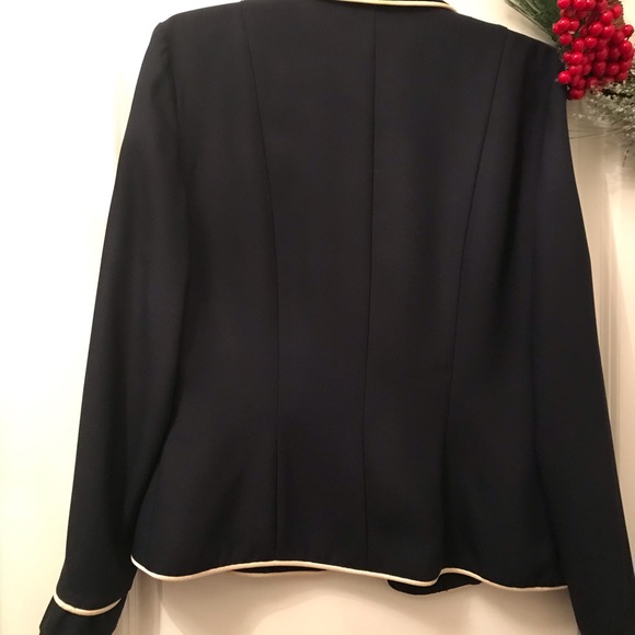 Classic tailored navy blazer with light pink silk piping, light weigh material - Picture 2 of 5